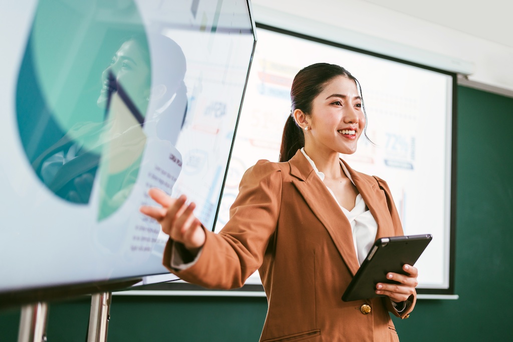 experienced coaches, learning designers, and trainers